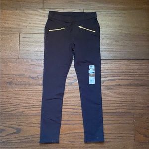 Black jegging with cute zipper detail - size 7
